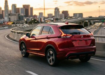 O SUV da Mitsubishi combina visual de cupê, posição alta e motor turbo para entregar uma proposta fora do comum
