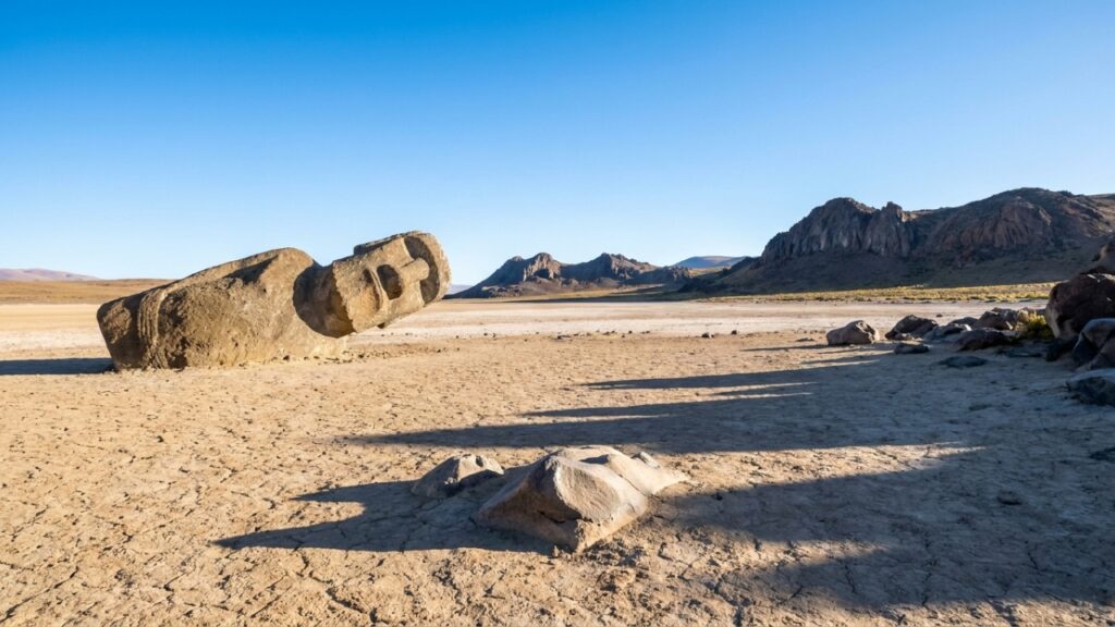 Estátua Moai de 80 toneladas encontrada em leito de lago seco revela segredos sobre o transporte de blocos monumentais por uma civilização isolada sem o uso de rodas ou cavalos