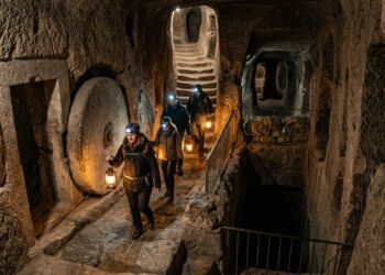 Com capacidade para 20 mil pessoas a gigantesca cidade subterrânea da Turquia possui 18 andares e funcionava como um abrigo completo com igrejas e escolas