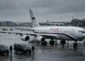 Alcançando 11.500 km de alcance, o Ilyushin IL-96-300PU virou a fortaleza aérea oficial do governo russo com sistemas avançados de defesa