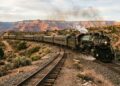 Cruzando 103 km de trilhos históricos, o trem até o Grand Canyon virou uma das rotas turísticas mais emblemáticas do Arizona desde 1901