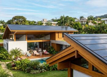 Brasil se junta a Holanda, Estados Unidos, Reino Unido e Suíça ao substituir telhas de barro tradicionais por modernas telhas fotovoltaicas nos novos projetos de moradias: o que muda na estética do telhado e na produção contínua de energia limpa