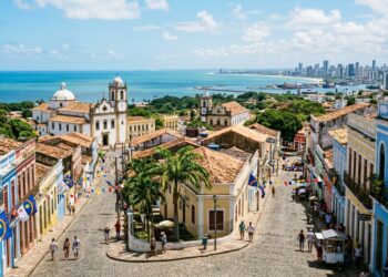 Fundada em 1535 e a 2ª cidade brasileira reconhecida pela UNESCO: o Sítio Histórico de 1,2 km² com 1.500 imóveis tombados a 10 km de Recife