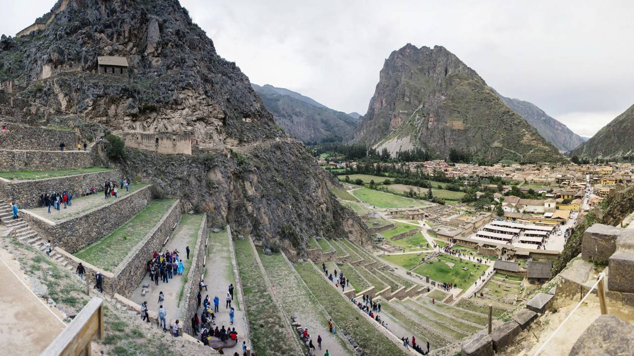 Com pedras de 50 toneladas e alinhamentos astronômicos, esta cidadela inca do século XV permanece como um enigma