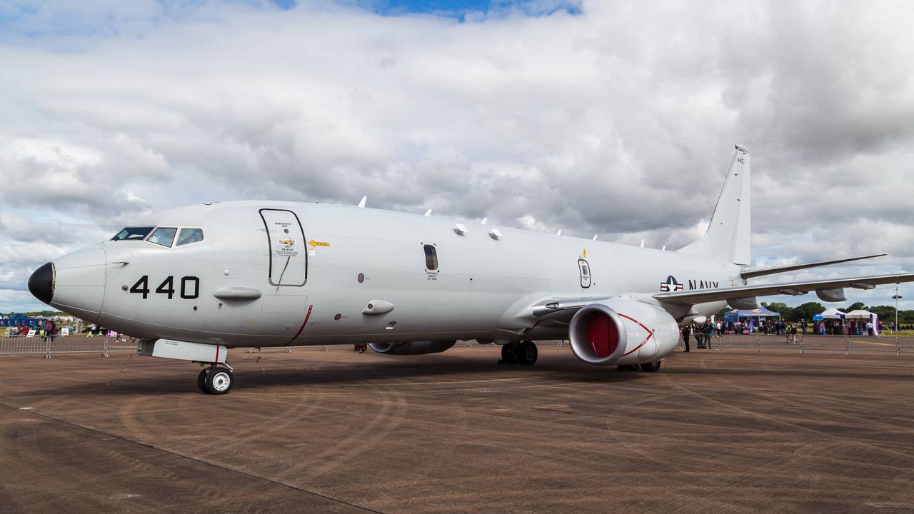Com sensores acústicos avançados e 129 sonoboias, a aeronave P-8 Poseidon da Boeing é a caçadora de submarinos mais temida do oceano