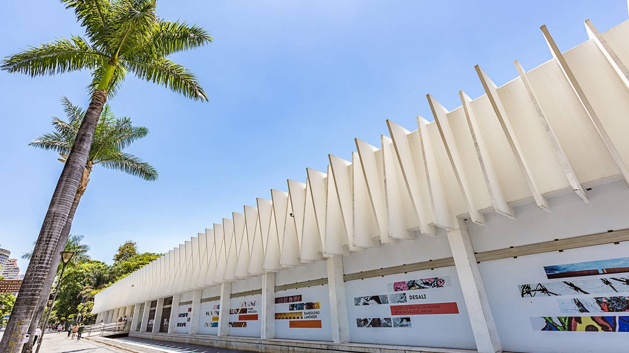 O colossal complexo cultural de 18 mil m² que reúne teatros e galerias de arte, sendo a maior referência artística e arquitetônica de Minas Gerais