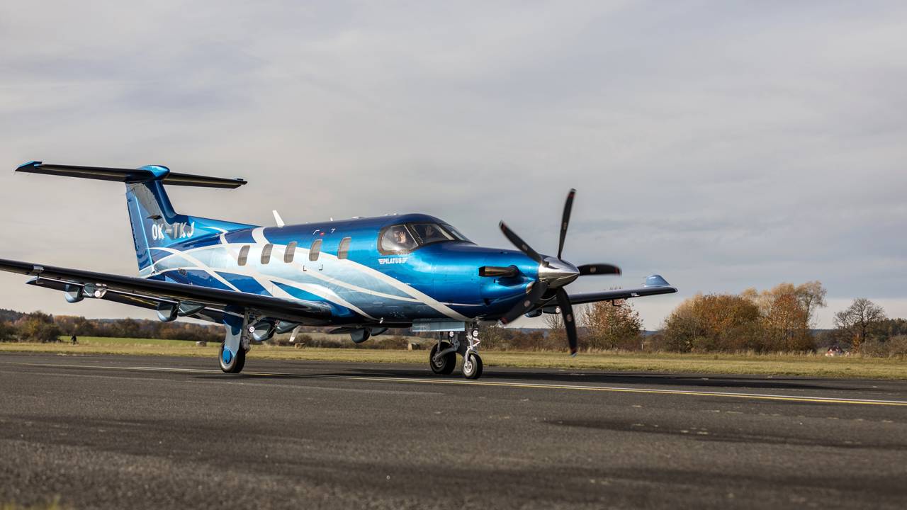 Graças à sua versatilidade em pistas curtas, o Pilatus PC-12 com dez assentos tornou-se referência em segurança e eficiência na aviação executiva