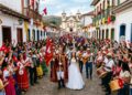 Mais de 80 cachoeiras e uma cavalgada que repete batalhas medievais há 200 anos: a cidade goiana fundada em 1727