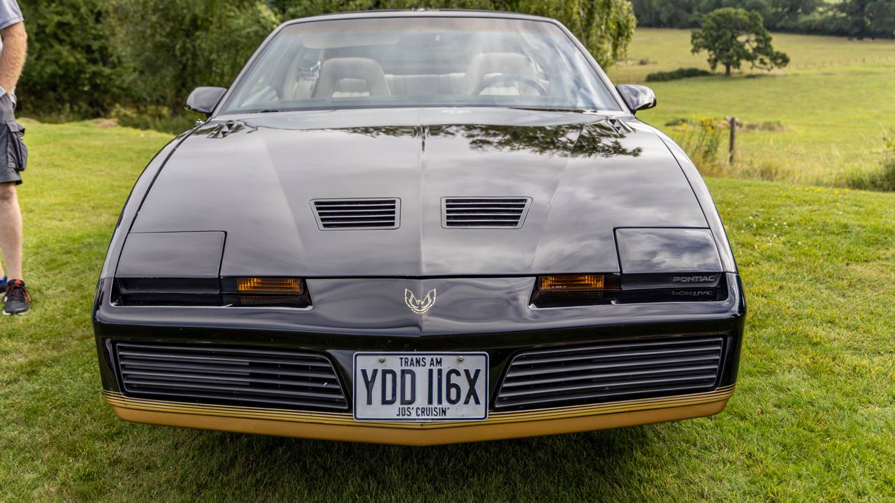 O lendário muscle car americano com motor V8 de 6,6 litros que dominou as estradas em 1977 e virou o maior símbolo de potência e rebeldia das telas