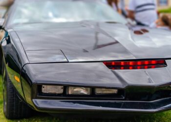 O lendário muscle car americano com motor V8 de 6,6 litros que dominou as estradas em 1977 e virou o maior símbolo de potência e rebeldia das telas