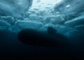 Submarino Delta IV patrulha silencioso sob o gelo do Ártico