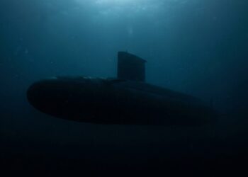 Submarino Le Triomphant patrulha silencioso nas profundezas do Atlântico