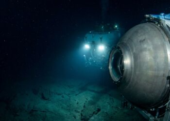 Submersível desce na Fossa das Marianas rumo ao Challenger Deep