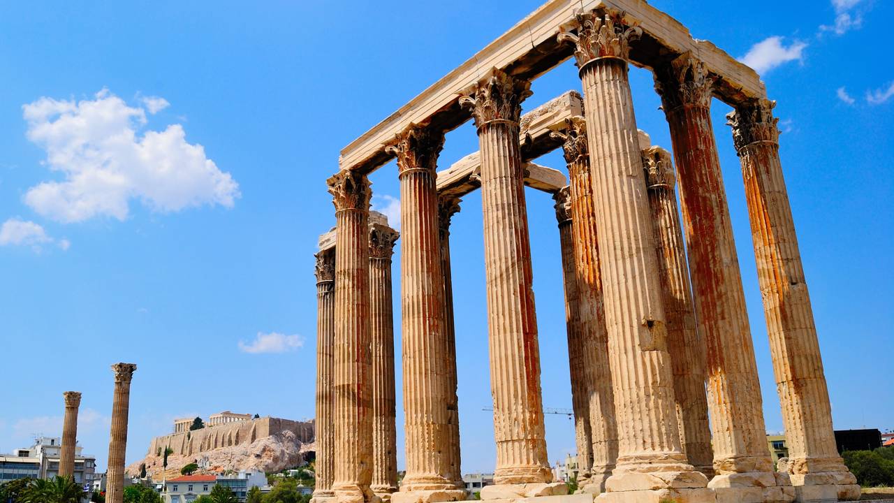 Com 104 colunas originais de 17 metros de altura, o templo grego levou 600 anos para ser concluído e virou um gigante da antiguidade