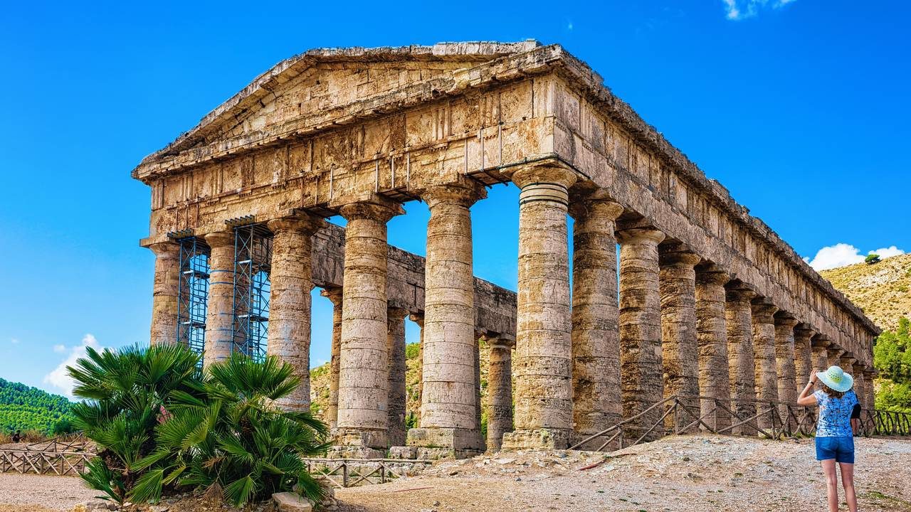 O enigmático templo grego do século V a.C. com 36 colunas dóricas perfeitamente preservadas que nunca foi finalizado e resiste ao tempo na Sicília