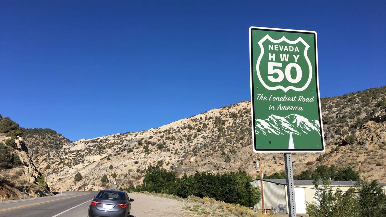 A mítica rodovia transcontinental de 4.800 km de extensão que cruza os EUA de costa a costa e abriga em Nevada o trecho desértico considerado o mais solitário da América