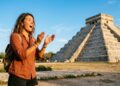 O templo maia construído há mil anos que produz o som exato de um pássaro sagrado quando alguém bate palmas diante da escadaria