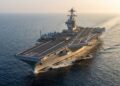 USS Gerald R. Ford navega como cidade flutuante gigante no oceano