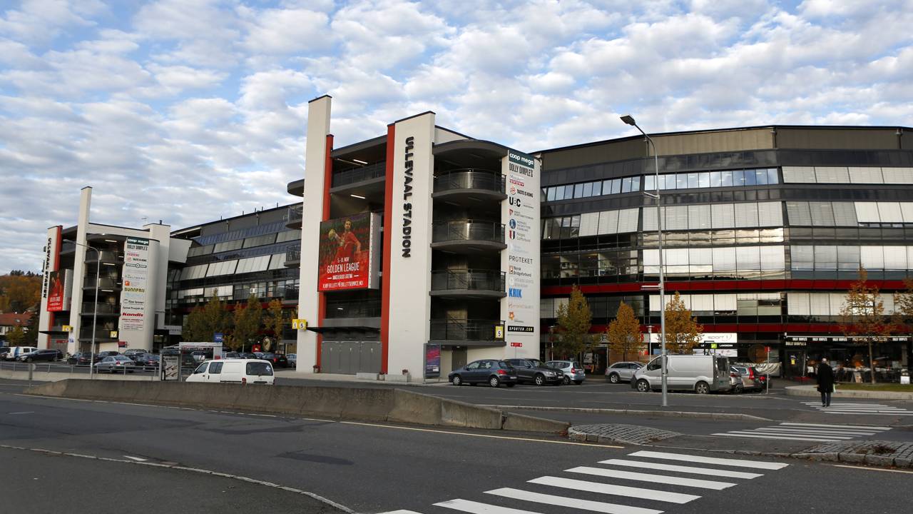 Com capacidade para 28 mil torcedores e sede oficial da seleção norueguesa, o estádio virou o coração vibrante do futebol e dos grandes shows em Oslo