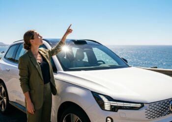 O gigante sueco de luxo que agora dispensa gasolina e oferece o interior mais tecnológico e seguro do planeta