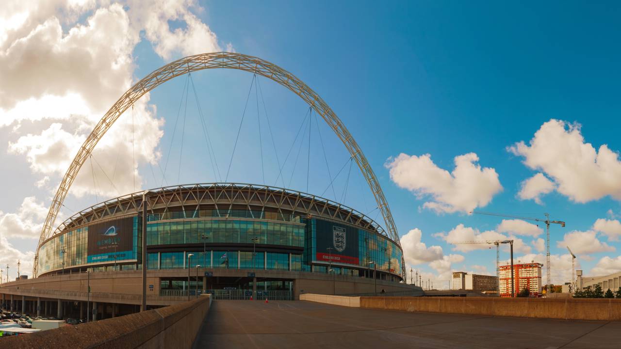 Com 90 mil lugares e um arco de 134 metros, o estádio londrino surge como o maior estádio do Reino Unido e um marco da engenharia moderna