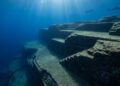Monumento de Yonaguni submerso com terraços misteriosos