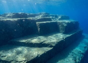Formação de Yonaguni aparece como ruína submersa no Japão