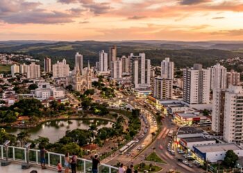 Entre Goiânia e Brasília: a terceira maior cidade goiana virou rota de quem quer custo de vida menor sem abrir mão de infraestrutura