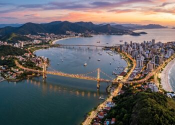 42 praias em uma única ilha: a capital catarinense que tem dunas para sandboard, beach clubs e o segundo melhor IDH do Brasil