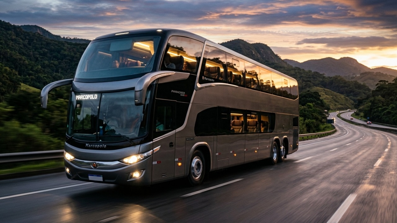 O ônibus de dois andares brasileiro que virou cabine de descanso para viagens longas cruzando o país