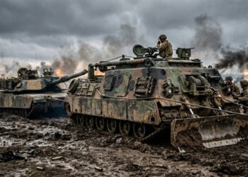 Projetado para rebocar 70 toneladas, o veículo blindado de recuperação Hercules é o gigante que resgata tanques em plena linha de frente