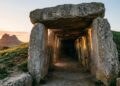 Com lajes de 180 toneladas e datado de 3700 a.C., o túmulo espanhol desafia a física por ter sido erguido sem tecnologias modernas