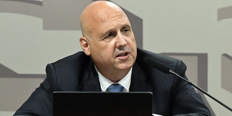 O Senado Federal aprovou nesta quarta-feira a indicação de Otto Lobo para a presidência da Comissão de Valores Mobiliários (CVM). A votação terminou com 31 votos favoráveis e 13 contrários. Agora, a nomeação oficial dependerá da publicação no Diário Oficial da União (DOU).