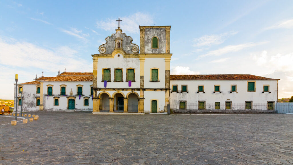 Fundada em 1590, a 4ª cidade mais antiga do Brasil tem a única praça filipina das Américas e um Cristo Redentor mais antigo que o do Rio
