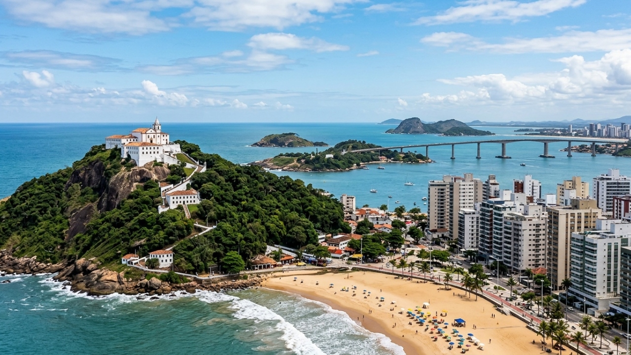 491 anos, uma caravela chamada Glória e o convento que demorou 180 anos para ficar pronto: a cidade onde o Espírito Santo nasceu