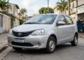 Toyota guarda em modelo usado a fama de carro que quase não dá susto e ainda faz consumo digno de compacto moderno
