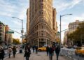 Erguida em formato triangular de ferro com 87 metros de altura, a torre de 22 andares de 1902 é um dos maiores marcos visuais de Nova York
