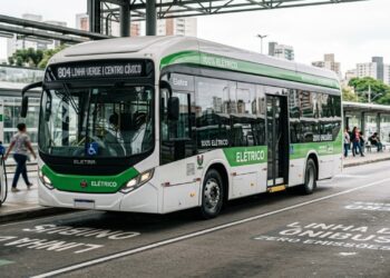 O ônibus elétrico nacional de 12 metros que leva mais de 70 passageiros e coloca bateria brasileira na disputa das grandes cidades