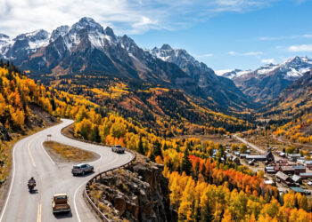 A espetacular rota circular de 375 km de extensão atravessa picos de 4.000 metros e antigas cidades-fantasmas no coração montanhoso do Colorado
