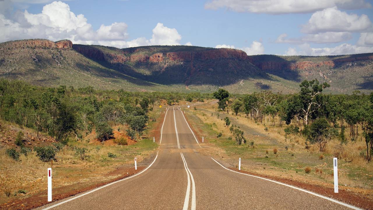 A rodovia na Austrália percorre 660 km de terra batida; cruzando rios e cânions da região de Kimberley, ela exige tração integral dos veículos