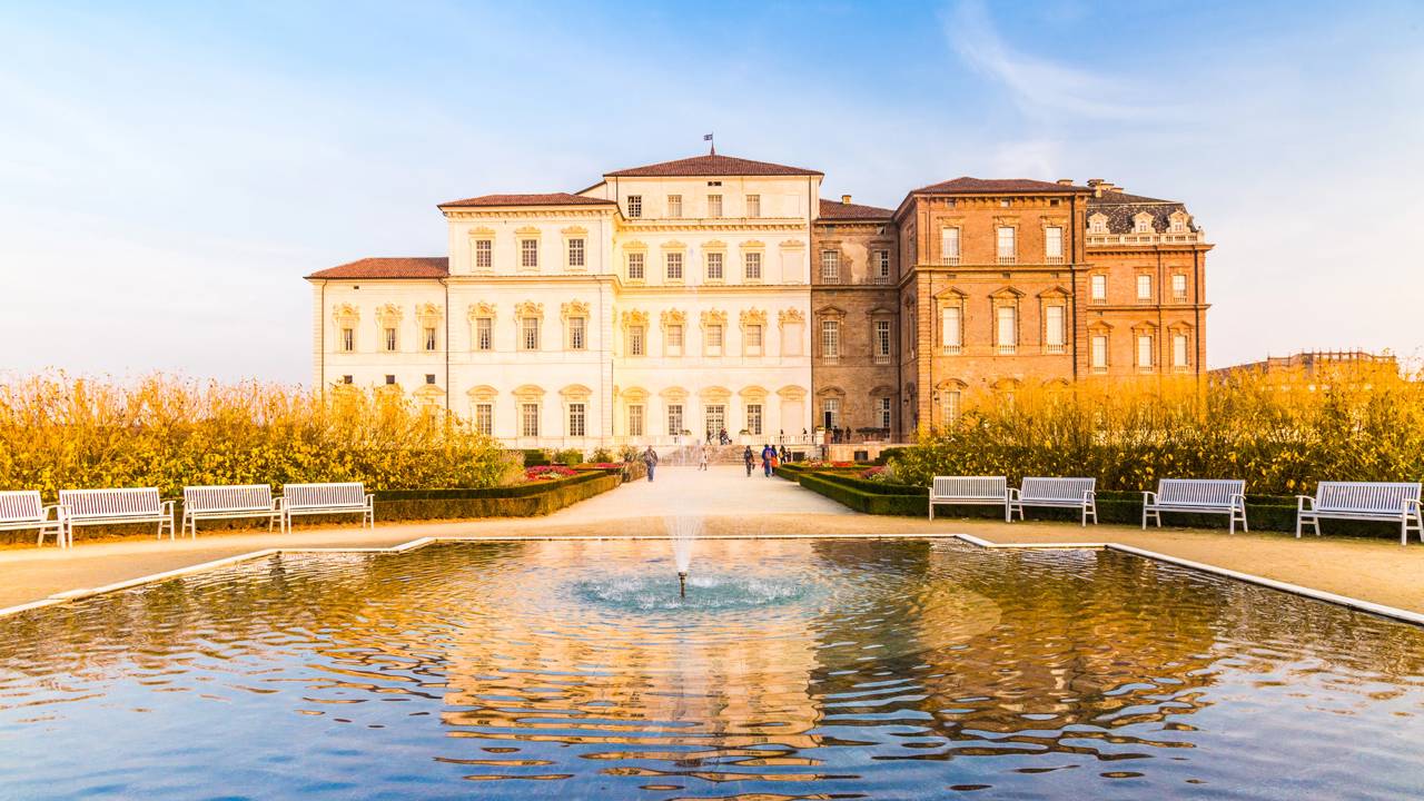 O monumental palácio de 1675 com 80.000 m² de área construída e jardins barrocos que se consagrou como uma das maiores residências reais da Itália