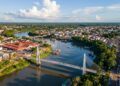 Desenhos milenares escavados na floresta e a memória de Chico Mendes: a capital amazônica que nasceu de um seringal às margens do rio