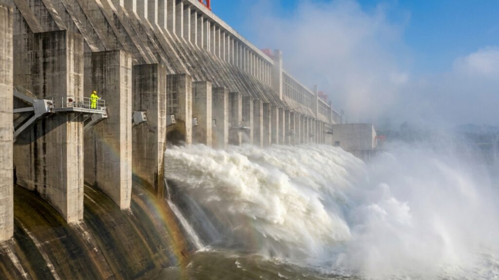 A barragem de 185 metros que transformou o rio Yangtzé em potência energética mostra o preço e a força das megas obras chinesas