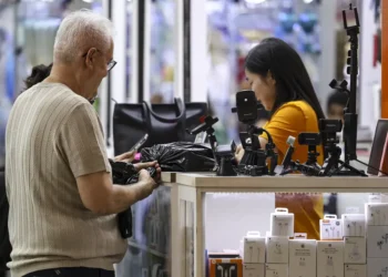 vanço da economia prateada amplia o debate sobre consumo, longevidade e participação econômica da população 50+ no Brasil (Foto: Agência Brasil)