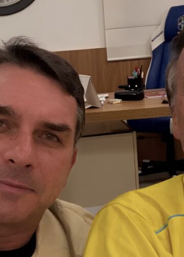 flavio e jair bolsonaro
