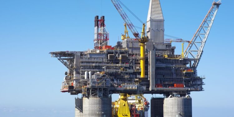 Plataforma de petróleo em alto-mar