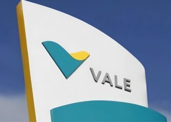 Estampado da logo da Vale em uma das unidades da mineradora.