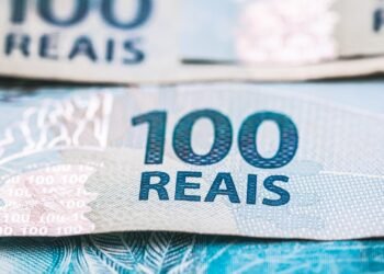 Notas de R$ 100 reais.