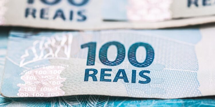 Notas de R$ 100 reais.