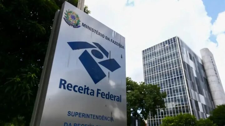 Fachada da Receita Federal.